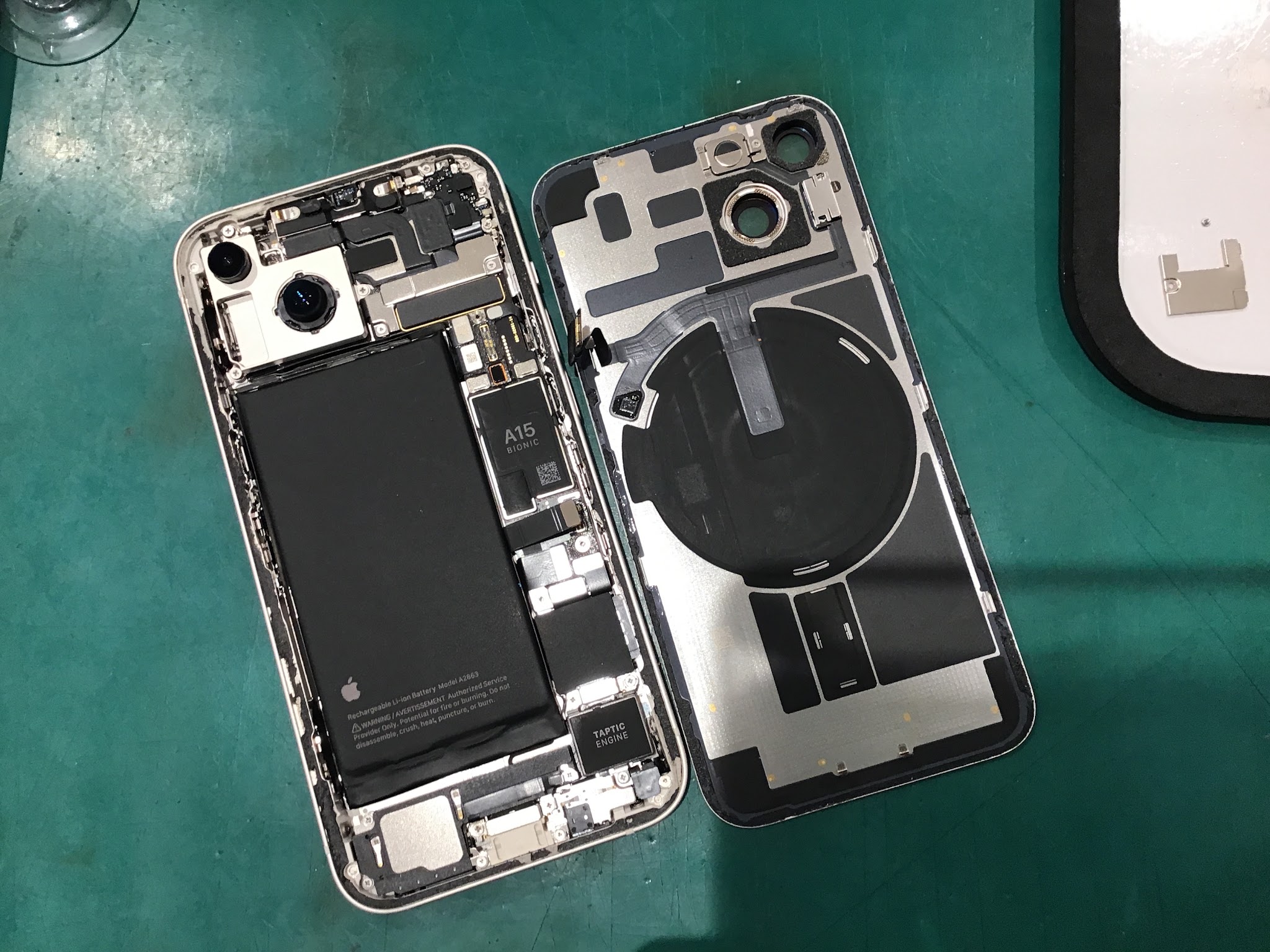 iPhone14(アイフォーン)のバッテリー交換はスマホ修理工房丸井錦糸町店にお任せください！